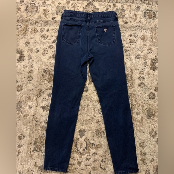Women’s Guess jeans - Picture 3 of 4